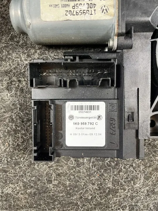 Skoda Octavia II Lift voor rechts raammotor OEM 1T0959702 image 3