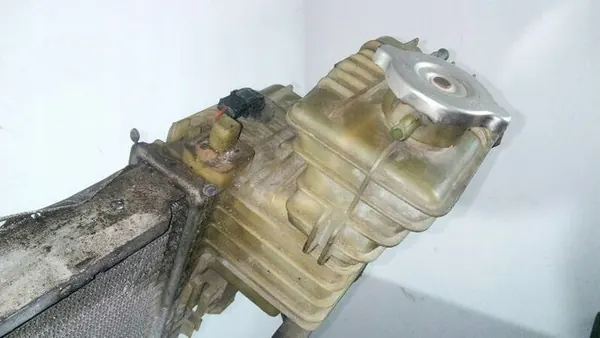 Radiador de agua Mercedes-Benz Vito 638 2.2 CDI 6385012801 image 4