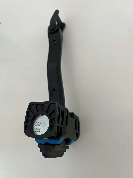 Audi A4 B9 2015-2024 Fermaporta Anteriore Sinistro 8W0837249 image 3