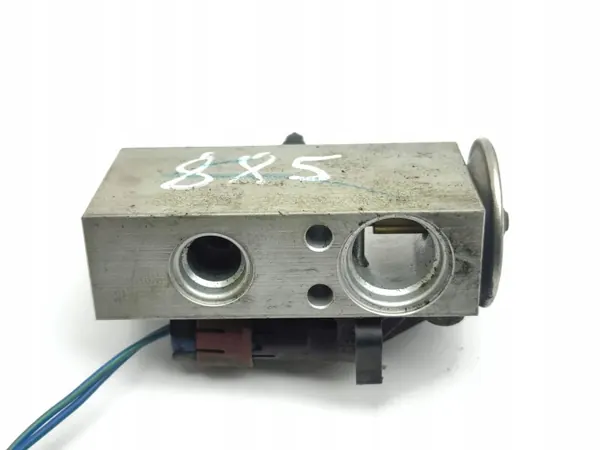 Soupape d'expansion A/C OEM AMD172634 Chrysler image 7