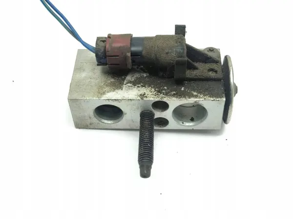 Soupape d'expansion A/C OEM AMD172634 Chrysler image 8