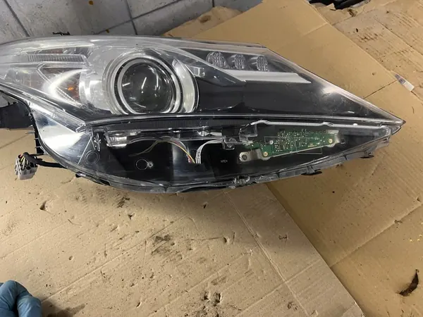 Toyota Auris II Faros Delantero Derecho 81130-02J61 image 6