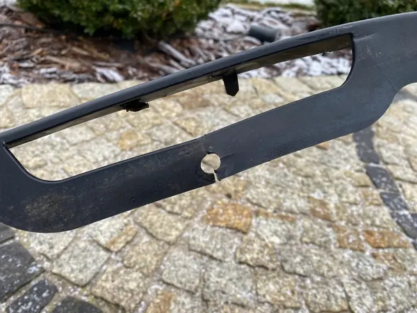 Tesla Y Oikea Etulokasuoja OEM 1683860-00-A image 6