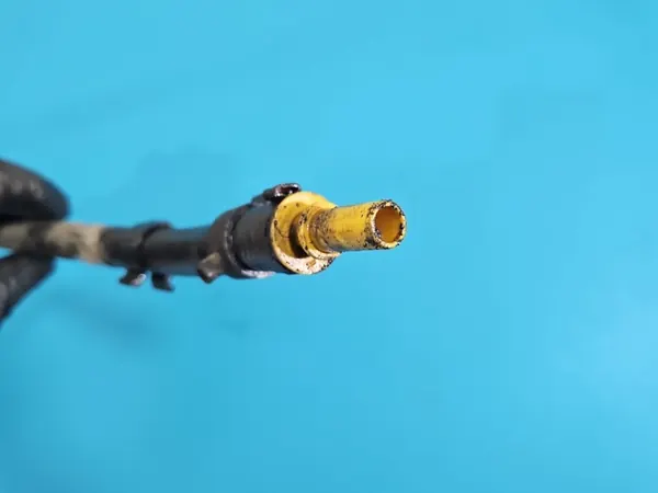 Servolenkungsschlauch OEM 2S6C3A713C für Ford Fiesta MK6 image 3