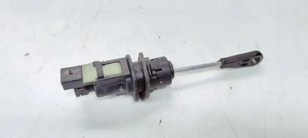 Kytkinvapautuspumppu Audi A4 B8 A5 8T Q5 8K1721401B image 3