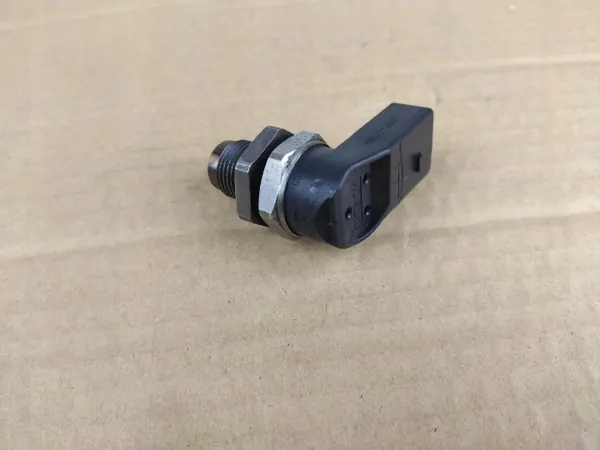 Sensor Pressão Combustível BMW OEM 0281002497 - Usado image 3