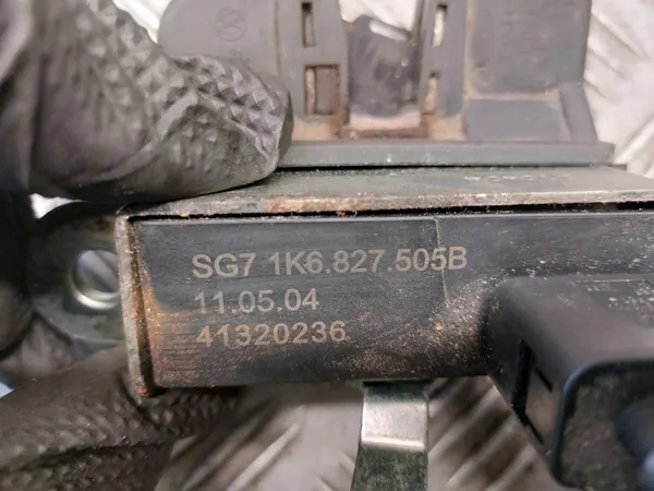 Bagagelås Volkswagen Golf V 1K6827505B image 2