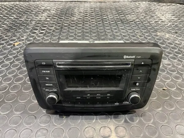 Suzuki Baleno II radiopaneel OEM 3910168PF1 image 2