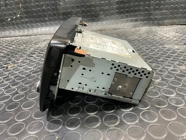 Suzuki Baleno II radiopaneel OEM 3910168PF1 image 3