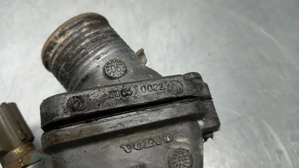Carcasa de termostato Volvo V70 II Lift 2.4B 30650022 image 3