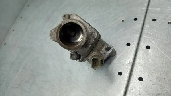 Carcasa de termostato Volvo V70 II Lift 2.4B 30650022 image 5