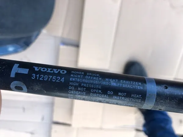 Baklucka ställdon Volvo XC60 höger 2008-2016 OEM 31297524 image 3