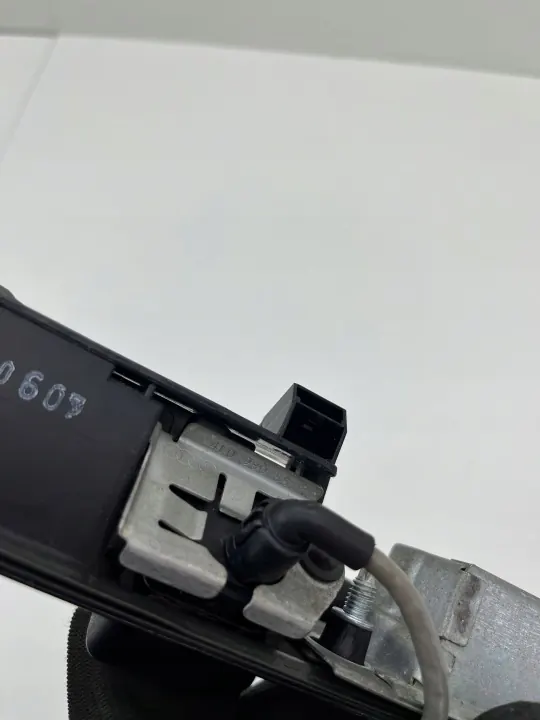 Garniture de hayon Audi Q7 4L avec éclairage OEM 8E0827657H image 10