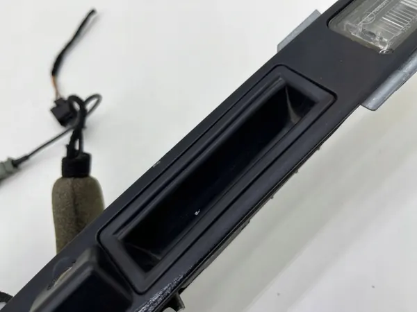 Garniture de hayon Audi Q7 4L avec éclairage OEM 8E0827657H image 6