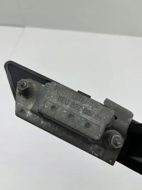 Garniture de hayon Audi Q7 4L avec éclairage OEM 8E0827657H image 8