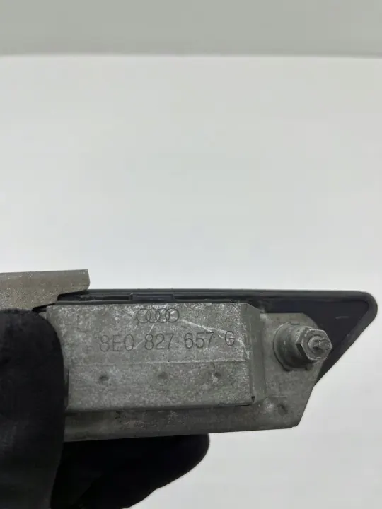 Garniture de hayon Audi Q7 4L avec éclairage OEM 8E0827657H image 9