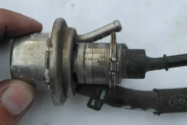 Inyector AdBlue Mercedes-Benz OEM A0004901113 image 4