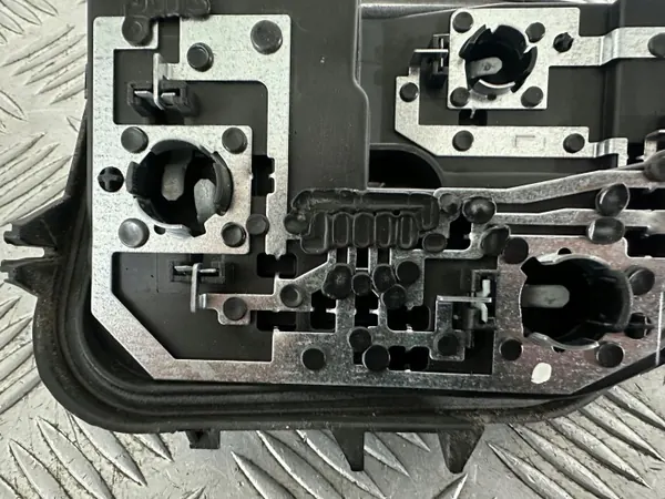 Support d'ampoule Skoda OE d'occasion OEM 6V6945257 image 10