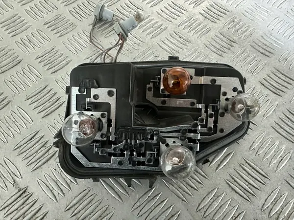 Support d'ampoule Skoda OE d'occasion OEM 6V6945257 image 3
