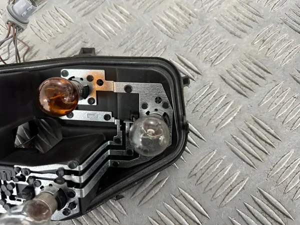 Support d'ampoule Skoda OE d'occasion OEM 6V6945257 image 5