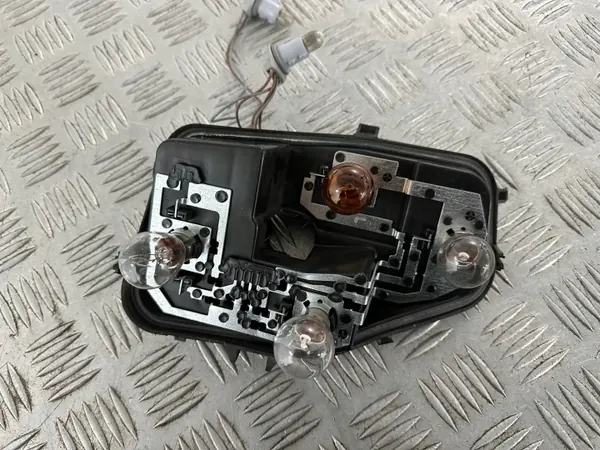 Support d'ampoule Skoda OE d'occasion OEM 6V6945257 image 7