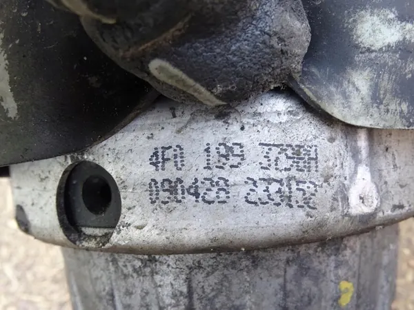 Moottorin kiinnike AUDI A6 C6 2.7 TDI 4F0199379BH image 3