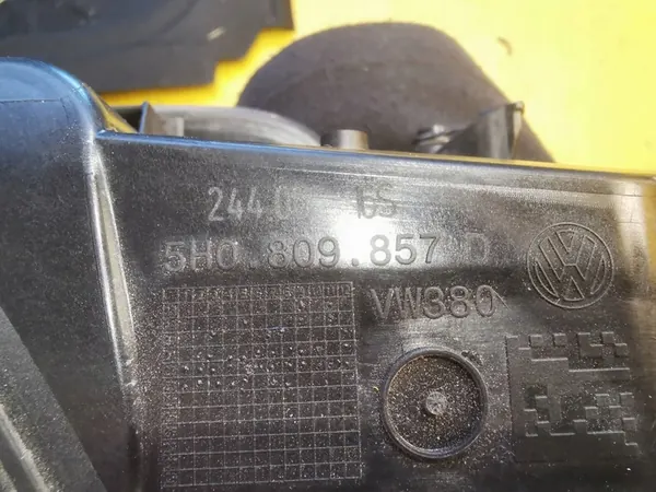 AUDI OE Bränsletanklock 5H0809857D image 7