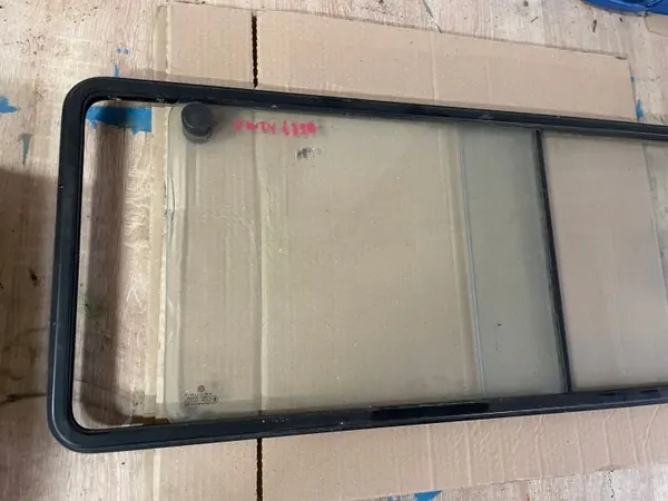 VW T4 Schiebe-Kabinentrennwand Heckscheibe OEM SZYBA image 3