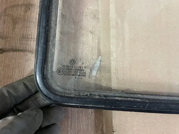 VW T4 Schiebe-Kabinentrennwand Heckscheibe OEM SZYBA image 6