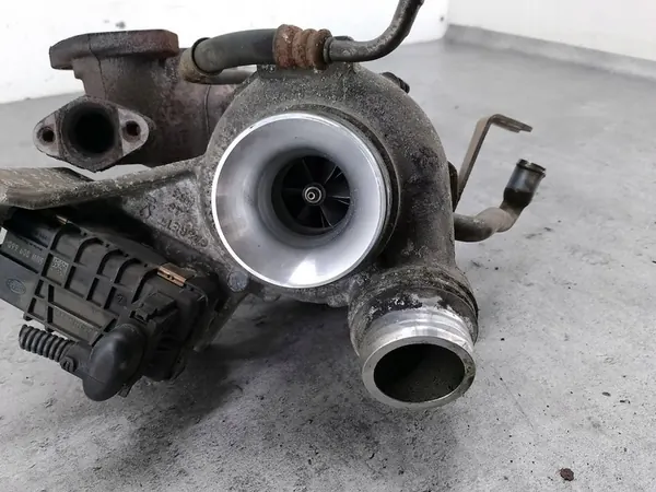 Turbo con Colector BMW E91 2.0 D 318d OEM 781018902 image 6