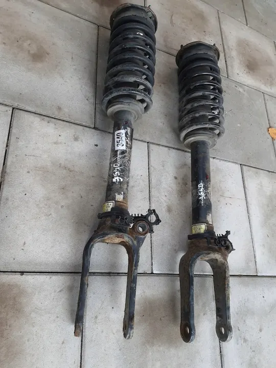 Mercedes V251 Främre Stötdämpare A2513200730 image 2