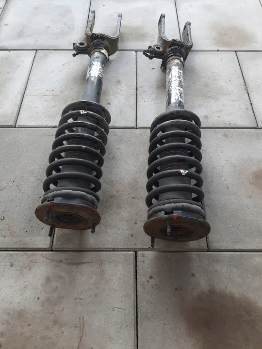 Mercedes V251 Främre Stötdämpare A2513200730 image 3