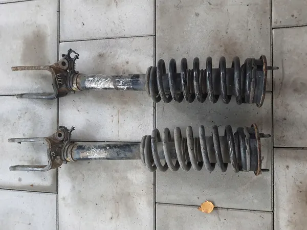 Mercedes V251 Främre Stötdämpare A2513200730 image 5