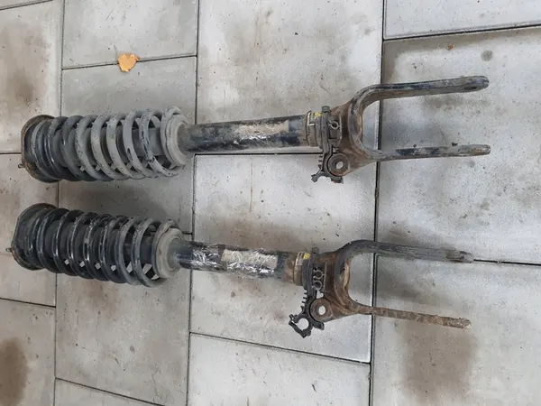 Mercedes V251 Främre Stötdämpare A2513200730 image 6