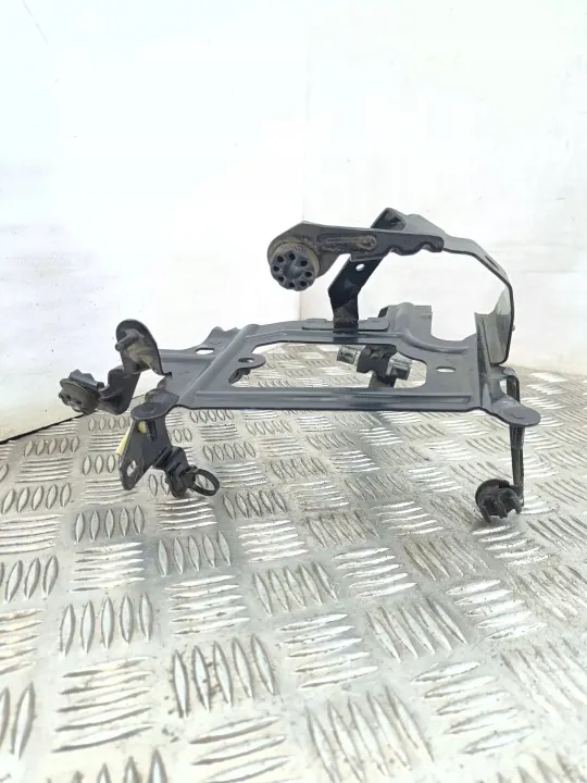 BMW Motorstyrenhetsfäste OEM 7610564 image 6