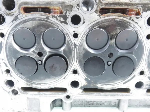 Cabeça de Cilindro Mercedes OEM 6110105220 Usada image 10