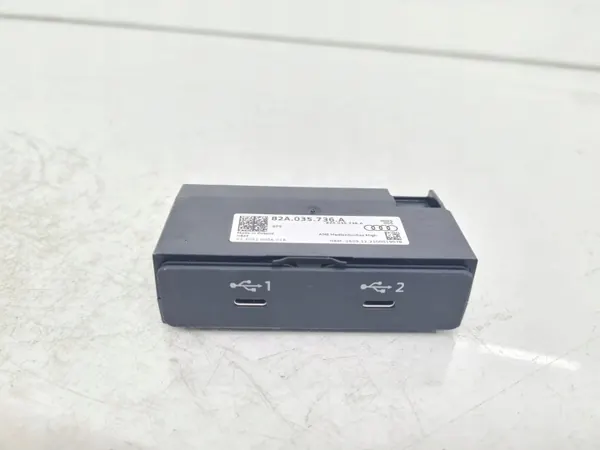 Porsche USB-pistorasia OEM 82A035736A - Käytetty image 2