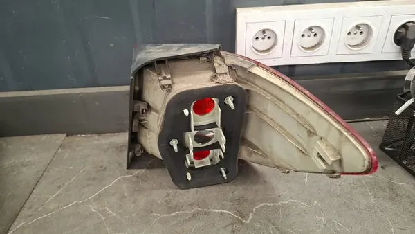 Lámpara trasera izquierda Mercedes B-Class W-245 A1698202564 image 5