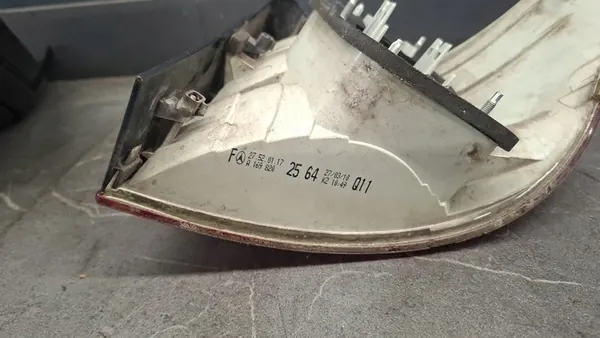 Lámpara trasera izquierda Mercedes B-Class W-245 A1698202564 image 8