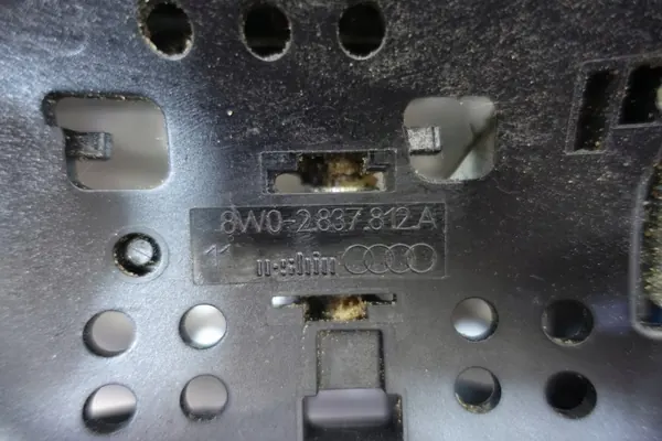 Höger dörrhandtagsfäste OEM 8W0283812A Audi A4 B9 A5 image 6