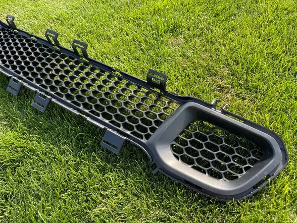 Jeep Cherokee KL 2014-2018 lower grill 68203216AA image 3