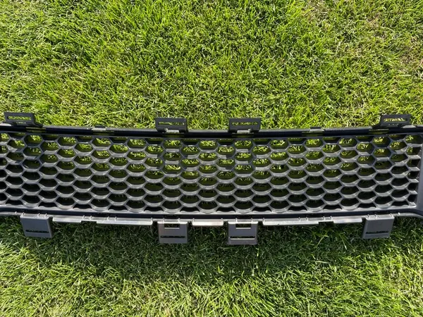 Jeep Cherokee KL 2014-2018 lower grill 68203216AA image 5
