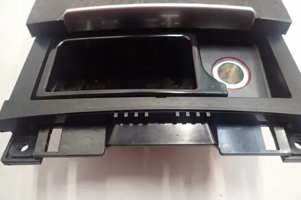 Audi A7 4G Aschenbecher OEM 4G0863273A - Gebraucht image 4