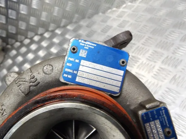 Volvo S80 II V70 III 2.4 D5 Turbocompresor 31431130 image 2