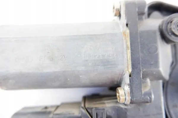 Motor de ventana trasera derecho OEM 101450-202 Skoda Octavia image 4