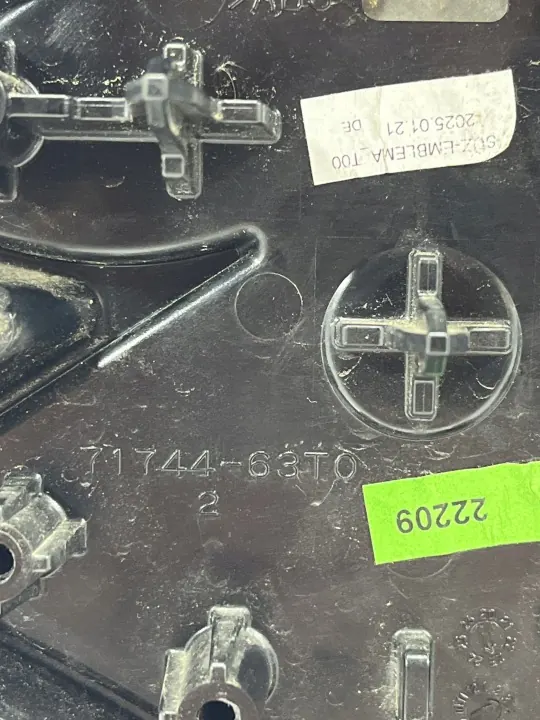 Grelha Suzuki SX4 S-Cross OEM 71744-63T0 - Usado image 5