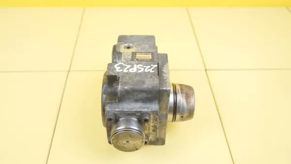 Pompe pression carburant Mitsubishi OEM MD367152 6G74 image 4