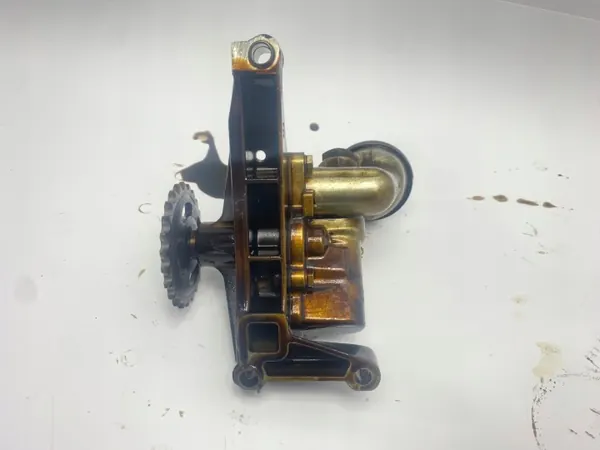 Pompe à huile OEM 6031810001 pour Mercedes W124 M104 image 8