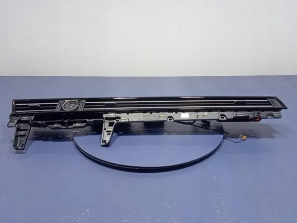 VW Passat B8 keskituuletusritilä OEM 3G1858416D image 2