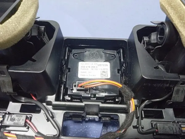 VW Passat B8 keskituuletusritilä OEM 3G1858416D image 5
